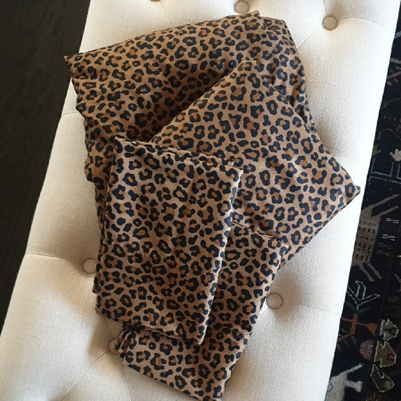 Mainstays Leopard Print King Sheet set with pillow cases - Brown and Black - Picture 4 of 5